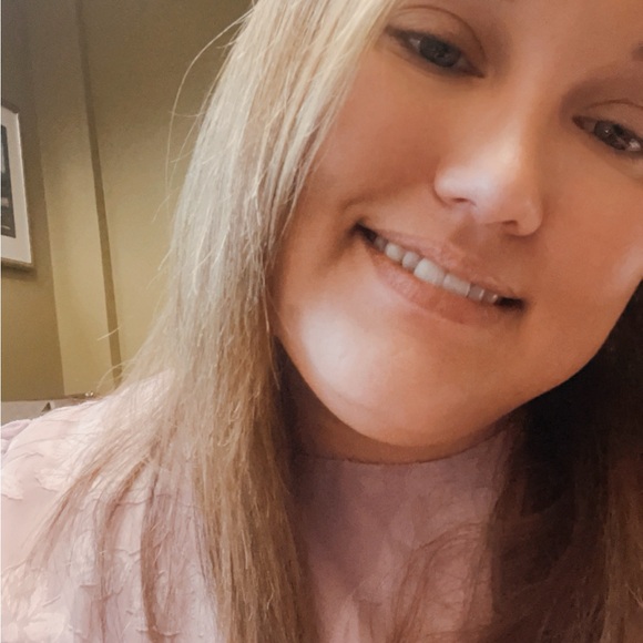 Meet your Posher, Alyssa - Picture 6 of 7